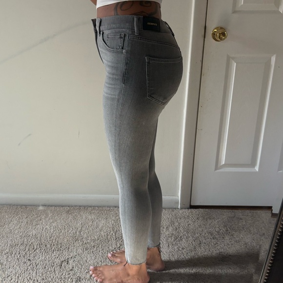Express stretchy Jeans size 2R. Gray - Picture 2 of 8